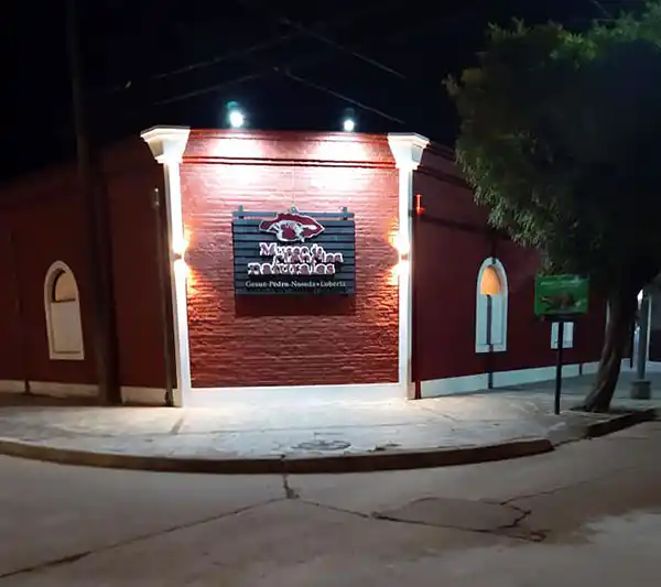 Iluminan esquina del museo
