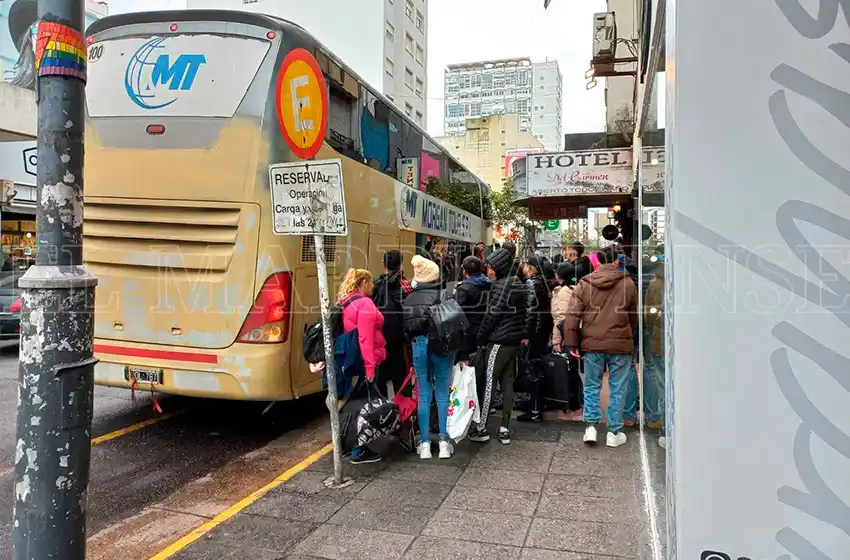 Calles marplatenses con turismo presente.