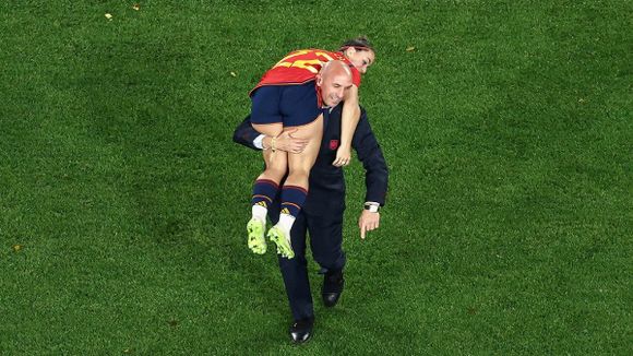 ¡LUIS RUBIALES GATE! Presidente de la Federación Española de Fútbol anuncia su DIMISIÓN