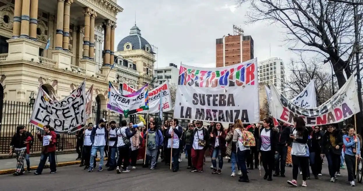 Paro docente disidente en Provincia: SUTEBA Multicolor convoca a una medida y afecta la jornada escolar de este martes