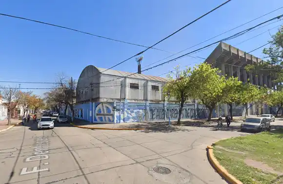 Intentó ingresar al estadio con marihuana escondida en la zapatilla, pero la descubrieron en el control