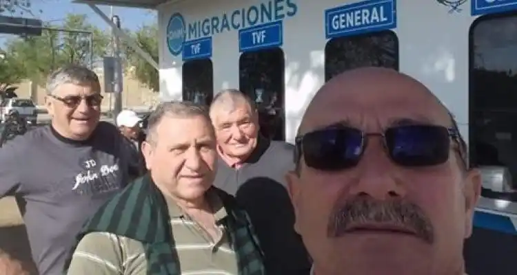 Jubilados de travesía: El grupo cruzó la frontera y llegó a Bolivia
