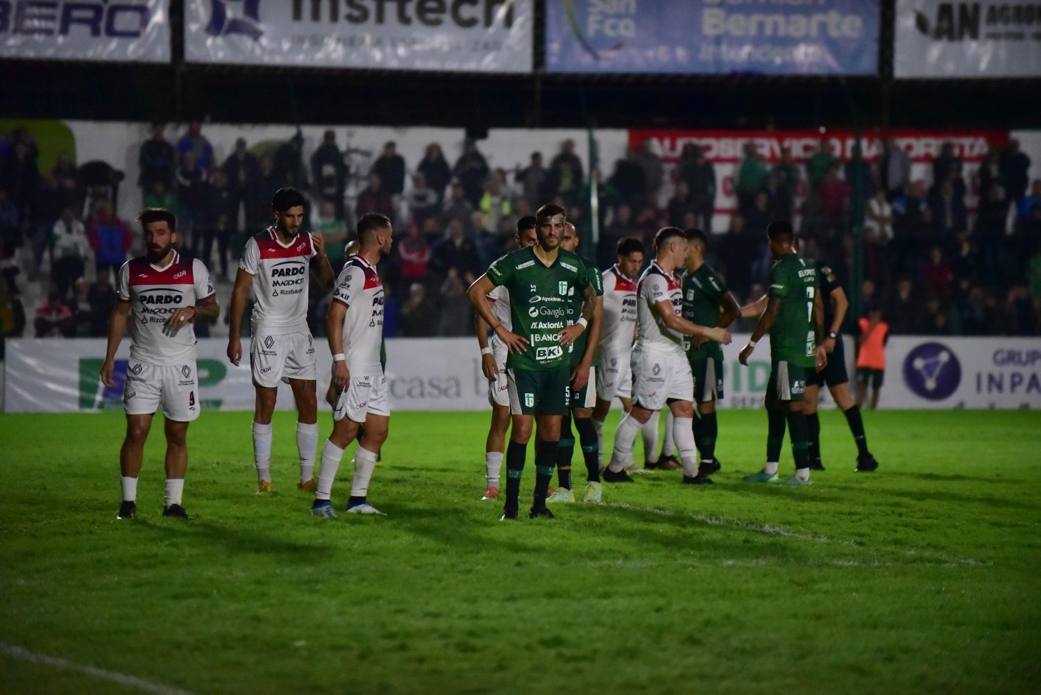 Sportivo - Douglas, un clasico de la categoría.