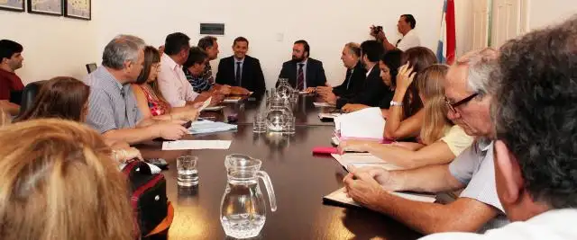 El gobierno inició la paritaria estatal y propuso aumento a los gremios
