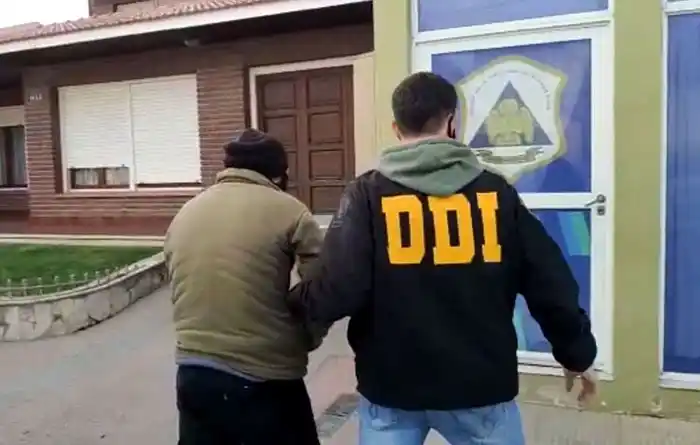 Acusado de abusar de su hijastra no prestó declaración y quedó detenido