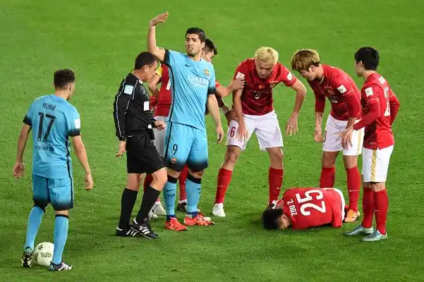 VIDEO: La terrible lesión de tibia y peroné de un jugador del Guangzhou