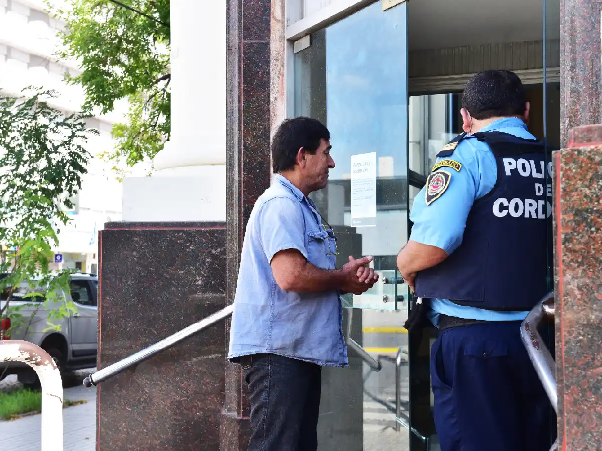 Los bancos abrirán al público en general el próximo lunes