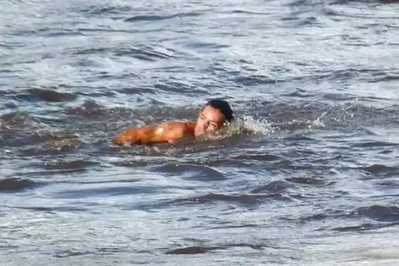 VIDEO | Se tiró a nadar al río en plena creciente en Villa Carlos Paz y está desaparecido