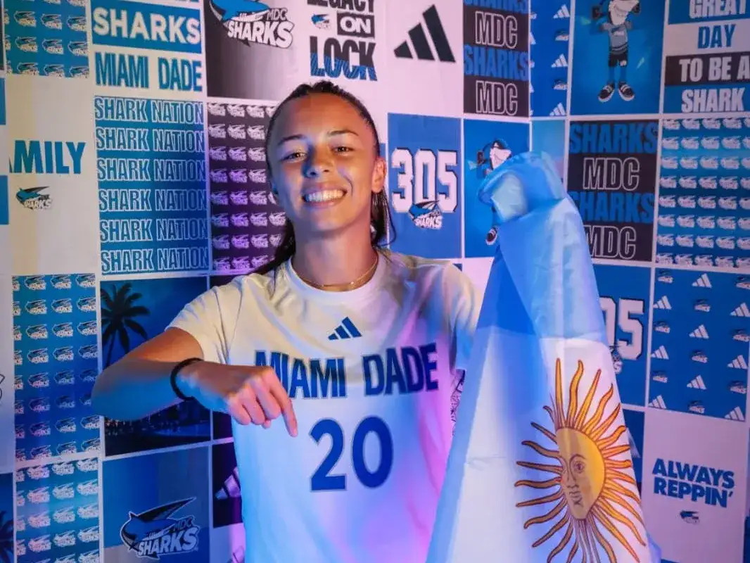 Martina Ojeda hizo su debut oficial en la liga universitaria de fútbol de los Estados Unidos