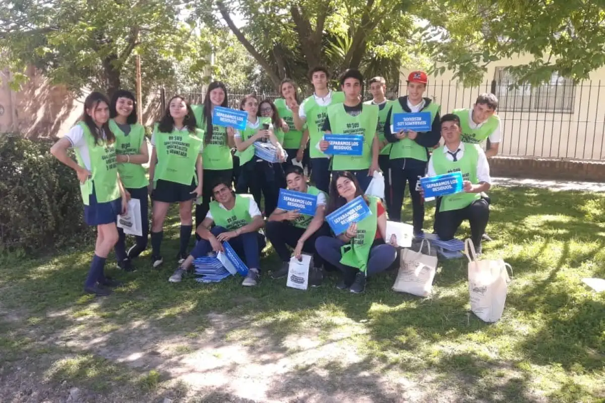 Separación de residuos: La Escuela Barbosa se sumó al "puerta a puerta"