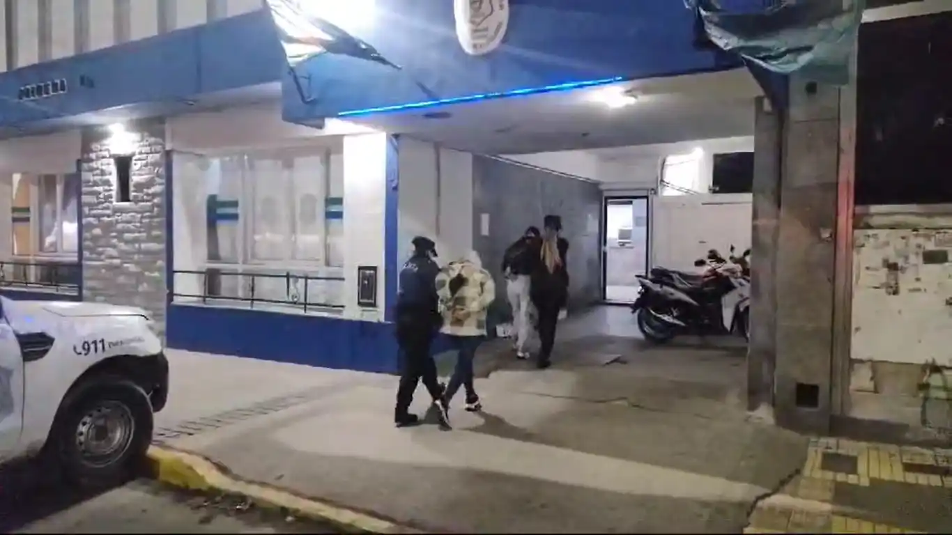 Así ingresaban a las detenidas a la Comisaría.