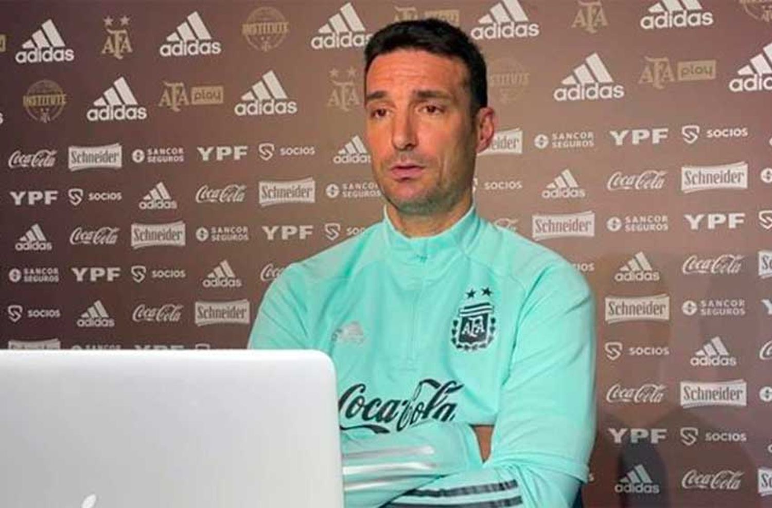 Lionel Scaloni: «Fueron momentos muy difíciles para mí y mi familia y no estoy como para pensar en el Mundial»