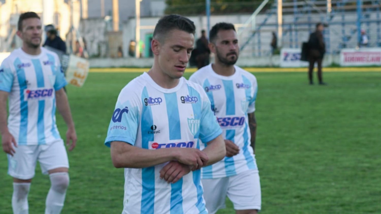 Sin caras nuevas y con la baja de Bandiera, Juventud vuelve a entrenar