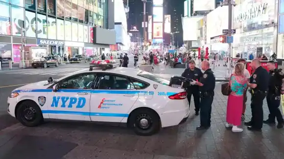 Tiroteo en Times Square dejó tres heridos y un adolescente detenido