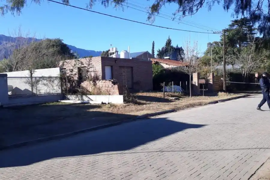 Horror total en Córdoba: una mujer mató a su hija de 6 años a puñaladas y luego intentó quitarse la vida