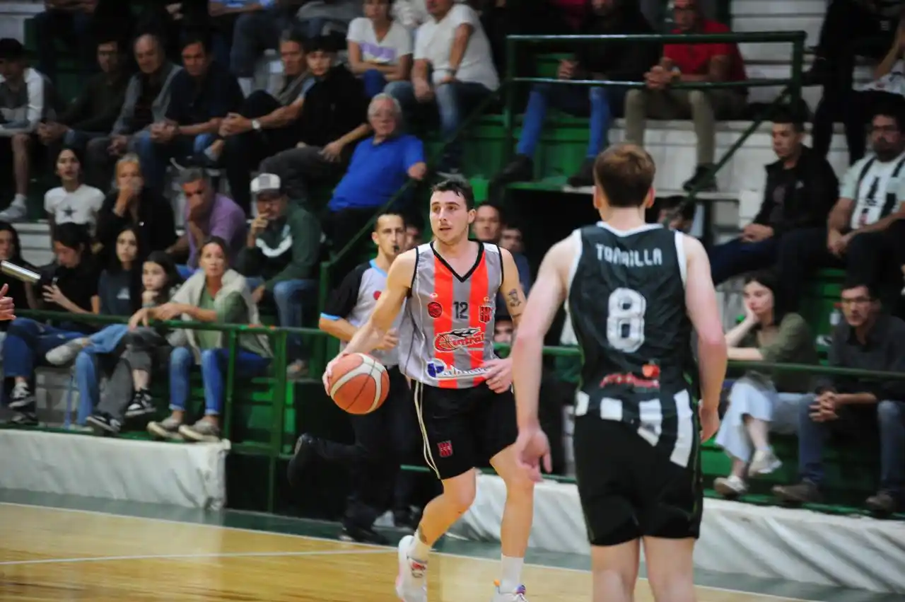 Quarroz, con 14 canastas, uno de los dos los goleadores que tuvo Central en el juego (archivo: MR Fotografía).