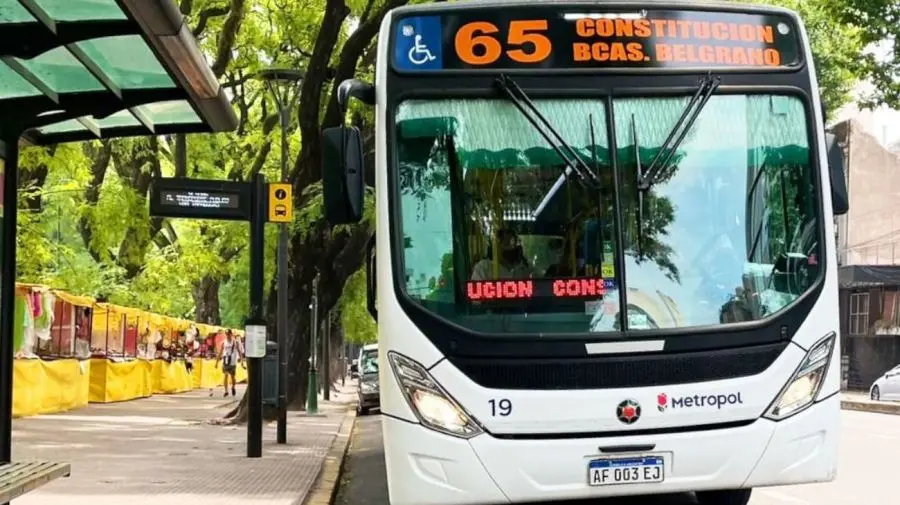Continúa el paro de colectivos de Metropol y se agrava el conflicto
