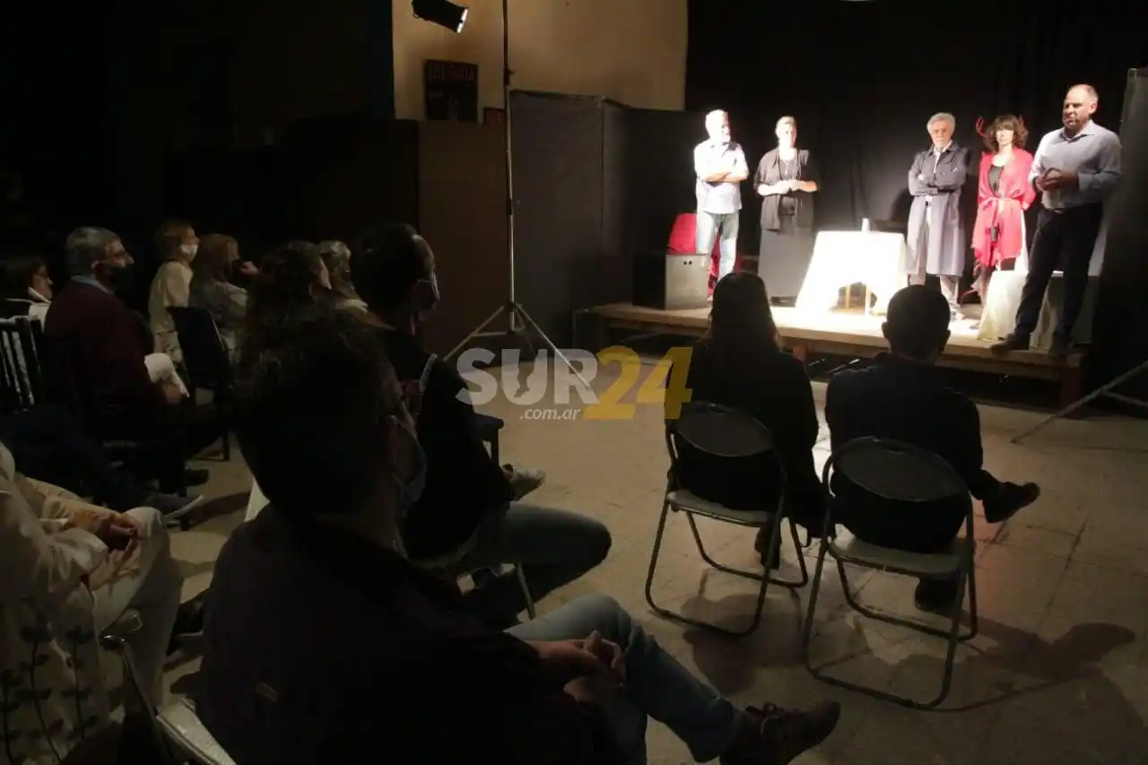 Artistas autoconvocados reclaman la apertura de salas y teatros