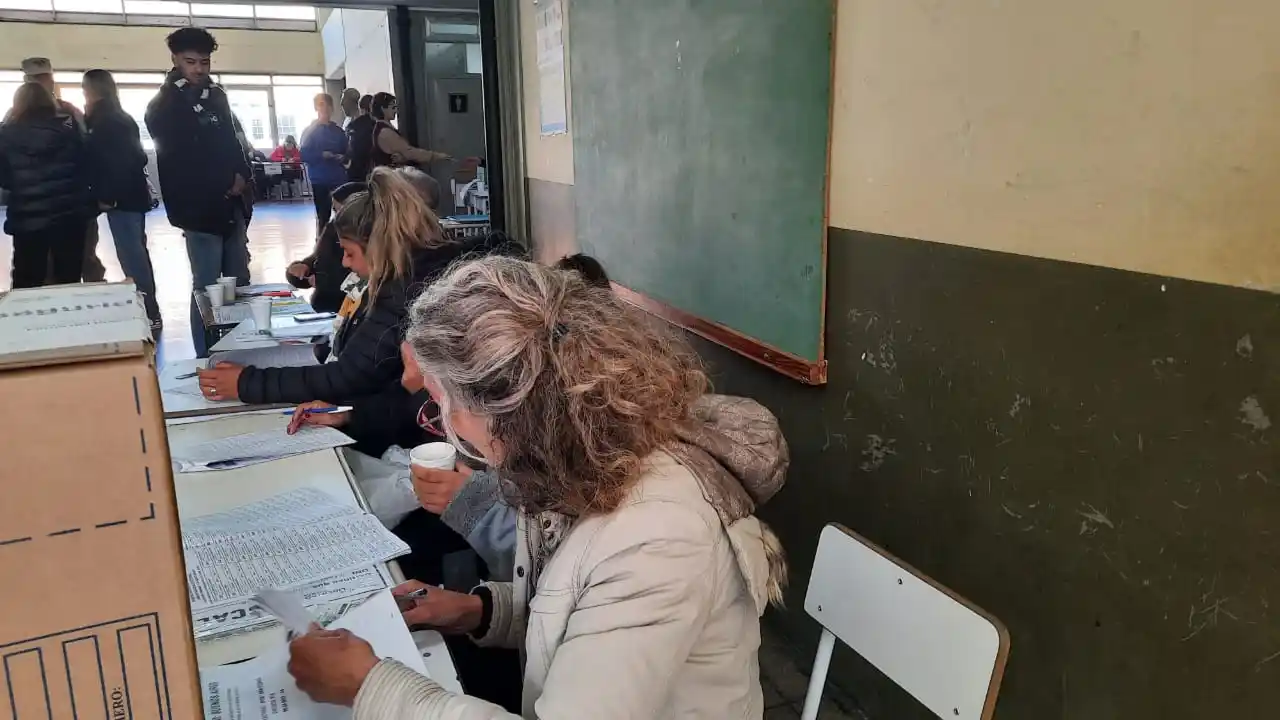 Escuela Industrial: más del 40 % de las personas ya votaron