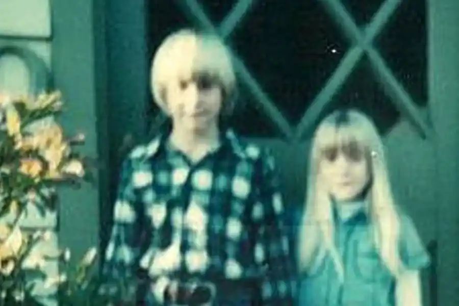 Kurt y su hermana Kimberly crecieron en Aberdeen, Washington. AP
