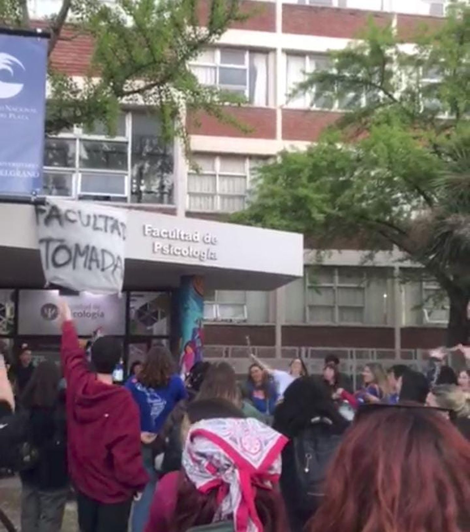 En defensa de la educación pública, tomaron la Facultad de Humanidades