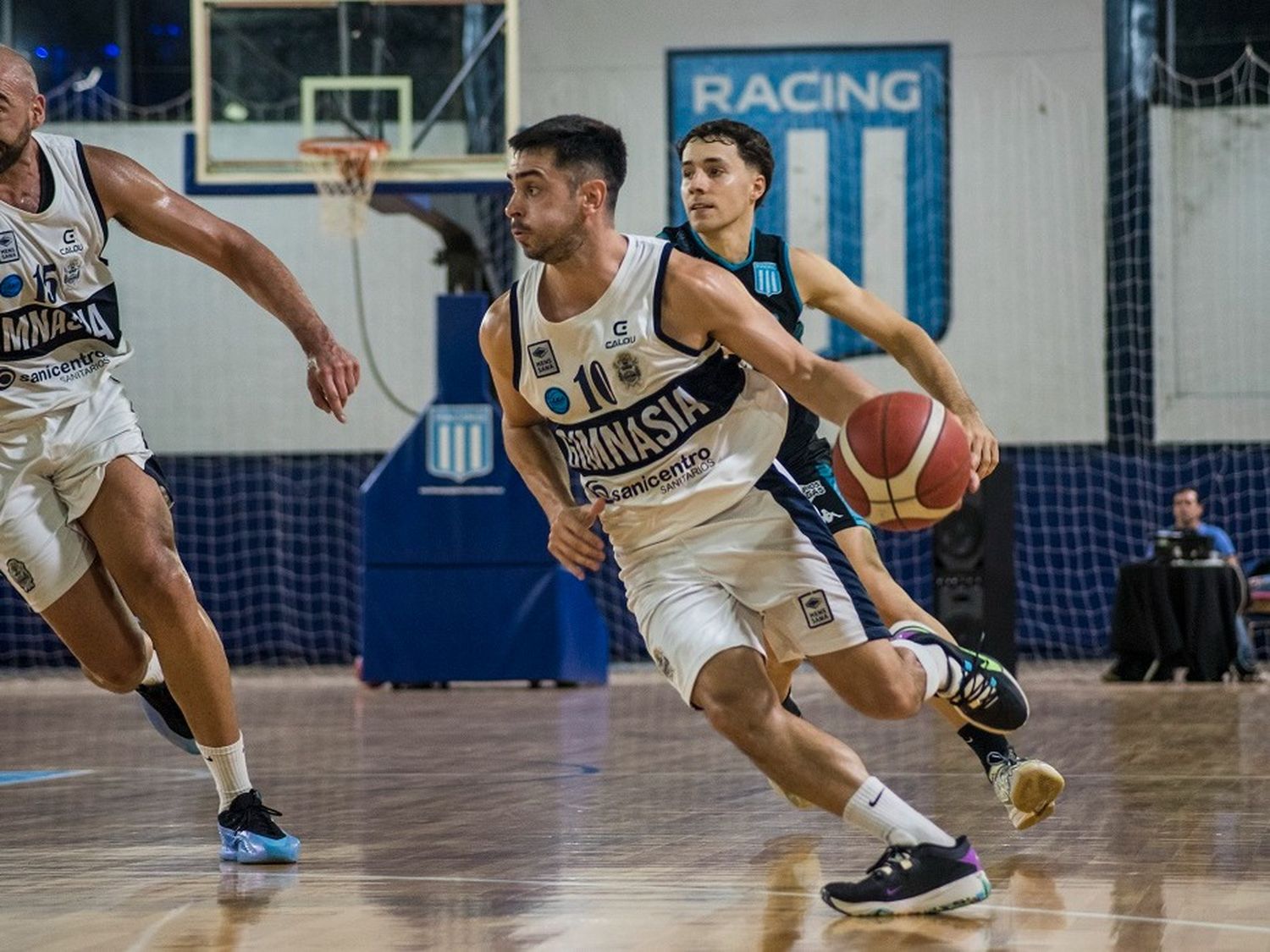 Yarza anotó 10 puntos en la derrota de Racing
