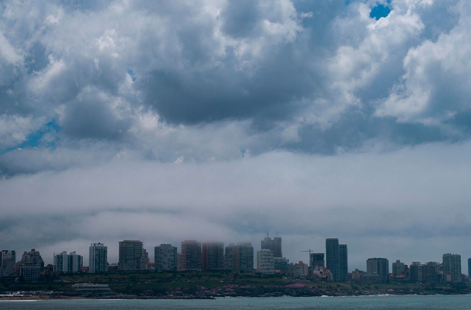 Nubes, humedad y una máxima de 22 grados