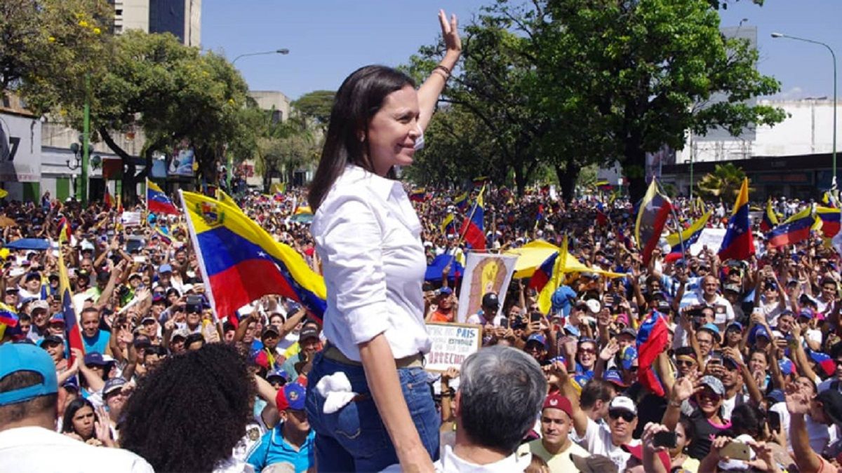 «Gobiernos democráticos del mundo tienen que decidir de qué lado están»: María Corina Machado