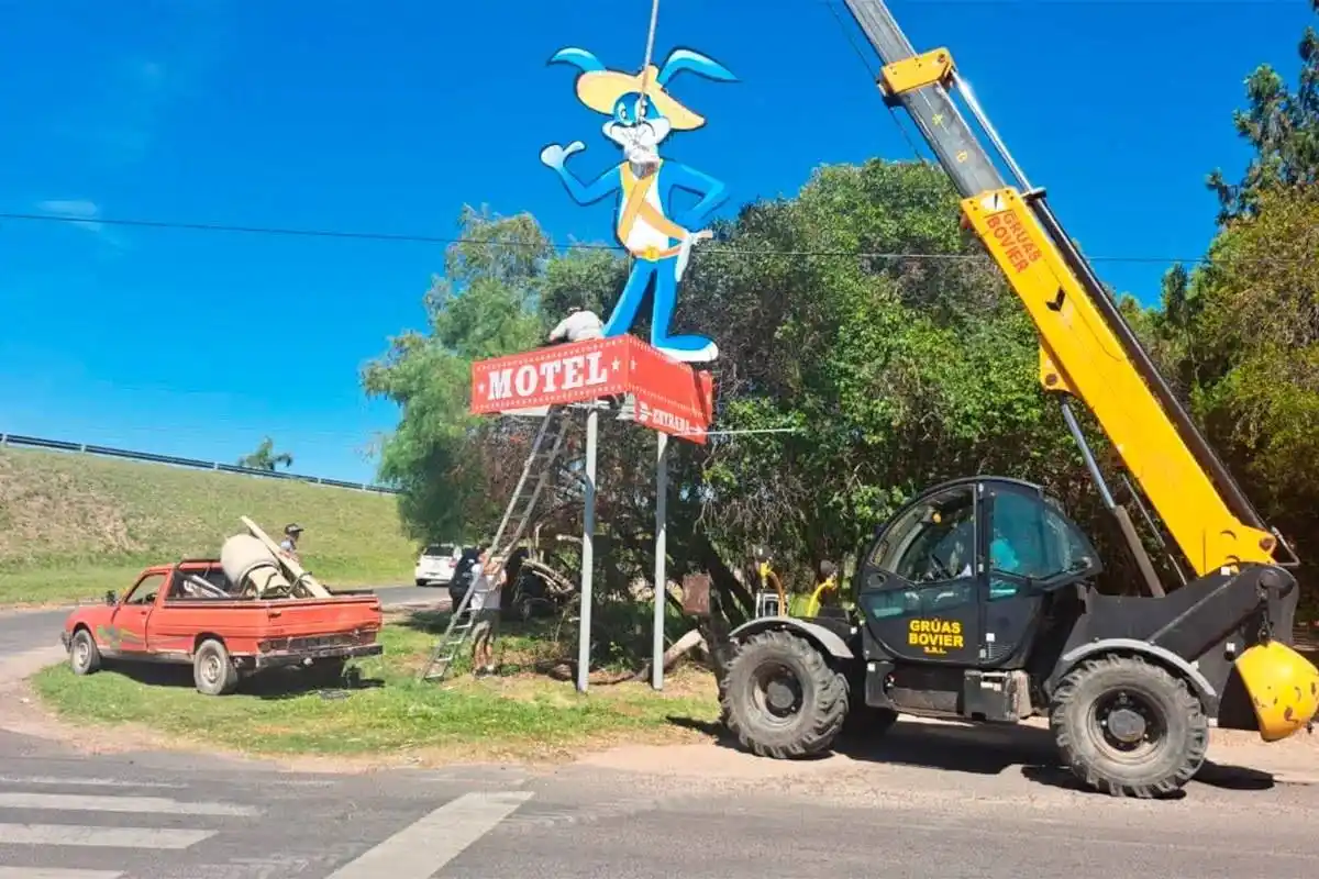 Renovado y modernizado: el icónico conejo volvió al Motel