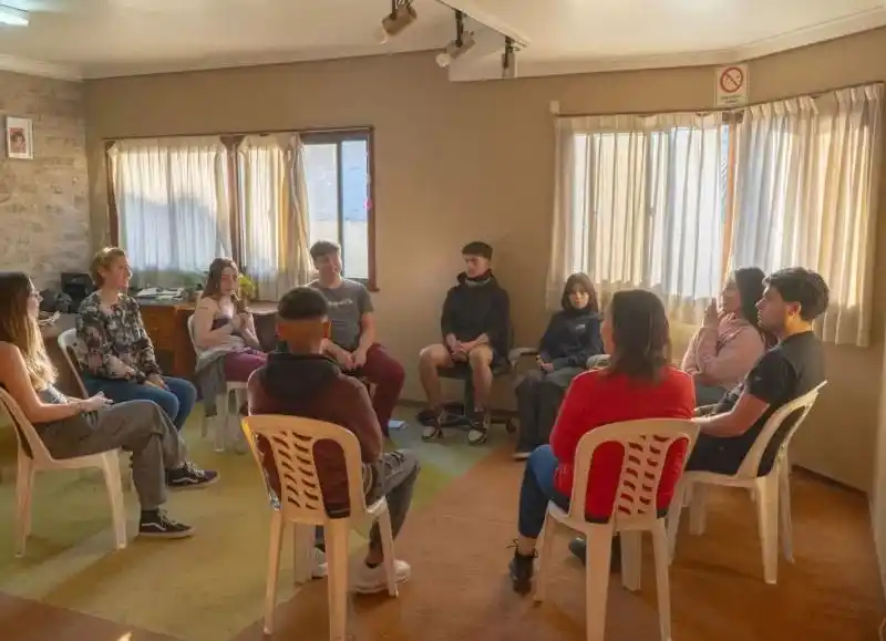 El Espacio de Escucha Adolescente funciona en Catamarca 2921.