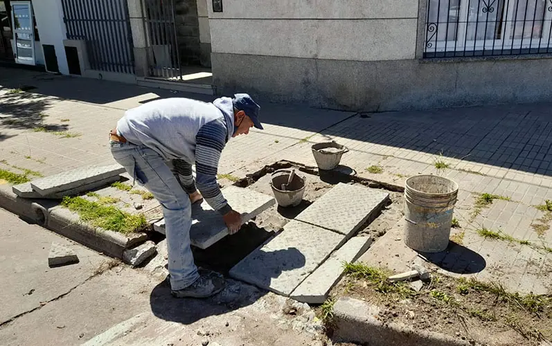 Renuevan cuadras y realizan rampas en barrios de Lobería