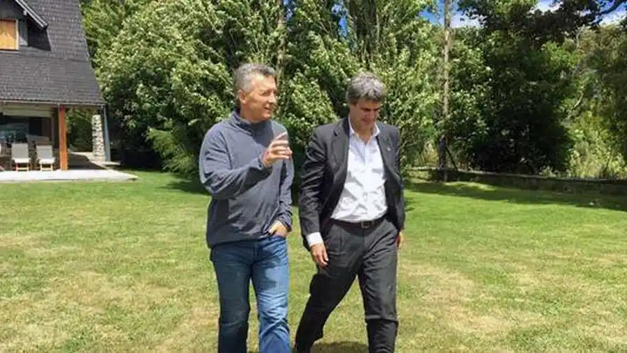 Tras desplazarlo, Macri recibió a Prat-Gay
