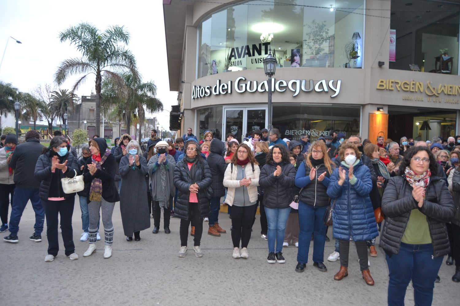 Se realizó una marcha por la situación del hospital San Antonio