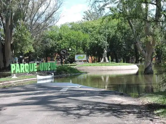 El río comenzó a bajar lentamente pero se mantiene el alerta
