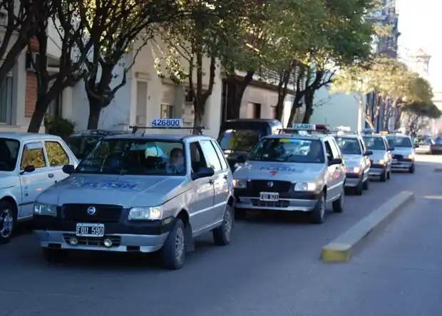 Asaltaron a mano armada a un remisero y se refugiaron en el asentamiento