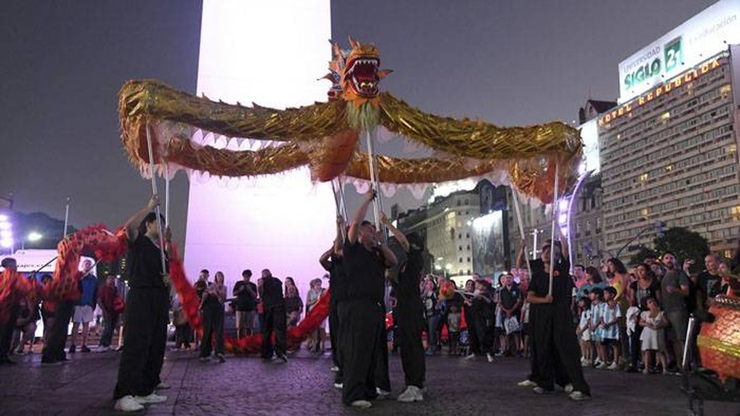 La comunidad china celebró su Año Nuevo con un  colorido festejo en el Obelisco