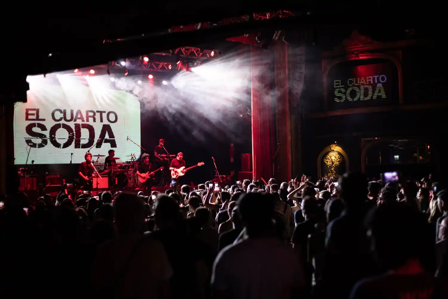 El Cuarto Soda recrea el sonido característico de la banda a partir de instrumentos, arreglos y sonoridades originales.