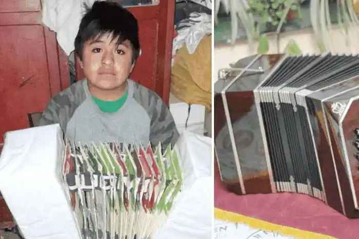 Practicaba con un bandoneón de cartón y sus vecinos votaron para comprarle uno de verdad