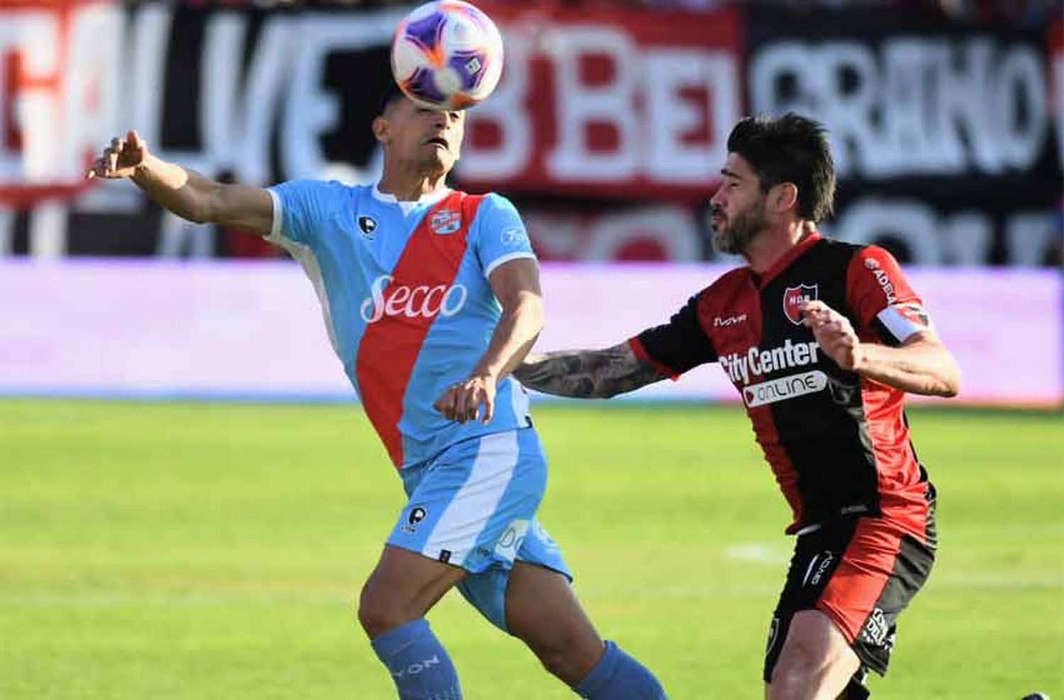 En un partido chato y accidentado, Newells igualó ante Arsenal pero se mantiene en zona de Copa Sudamericana