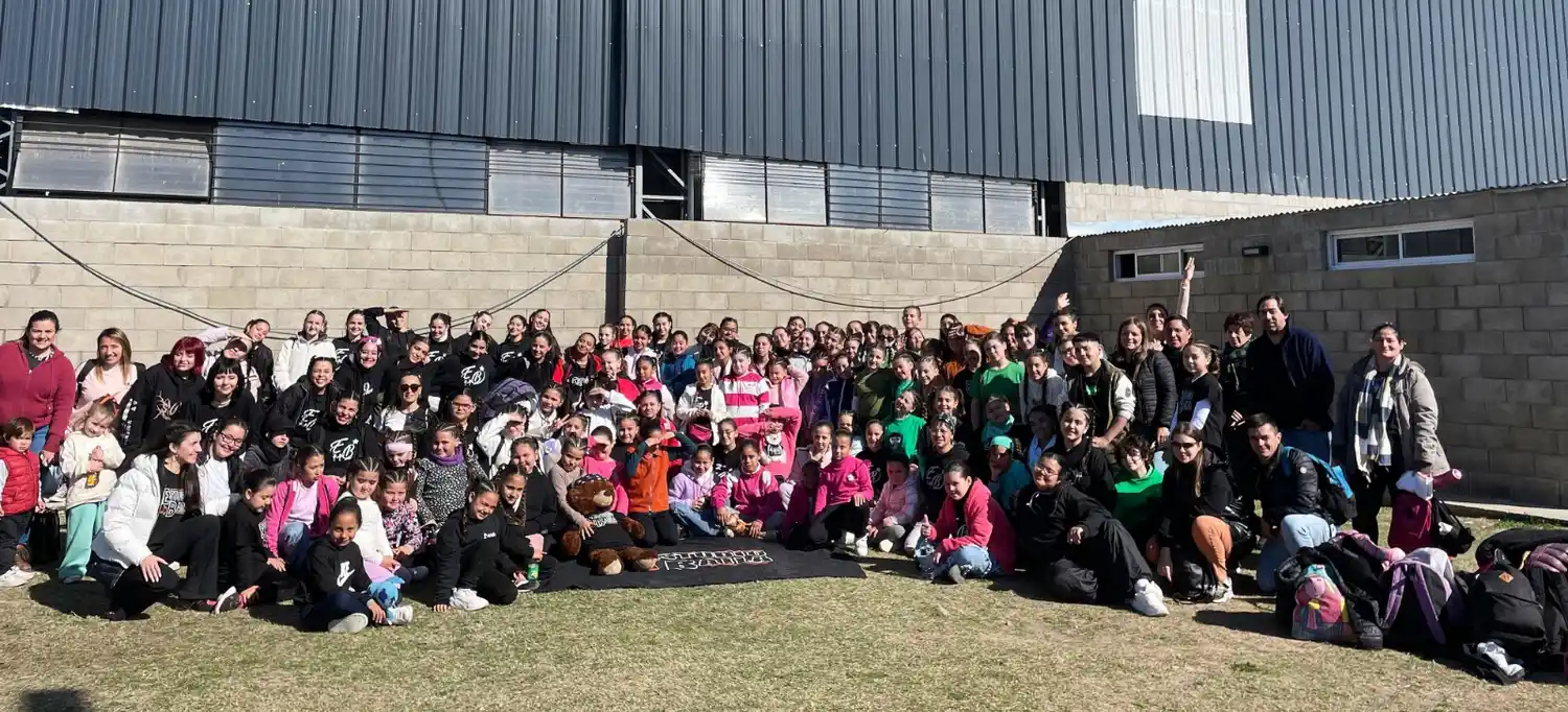 Agradecimiento de “Estudio Baila” por el apoyo de sponsors y familias