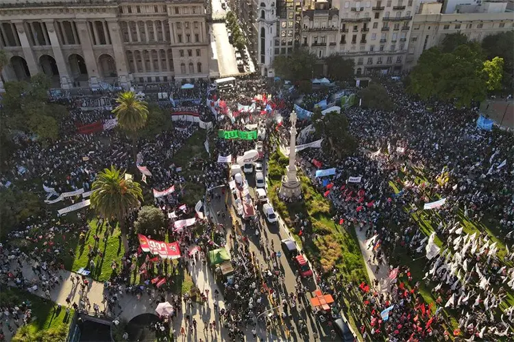 Marcha K contra una de las Instituciones de la República
