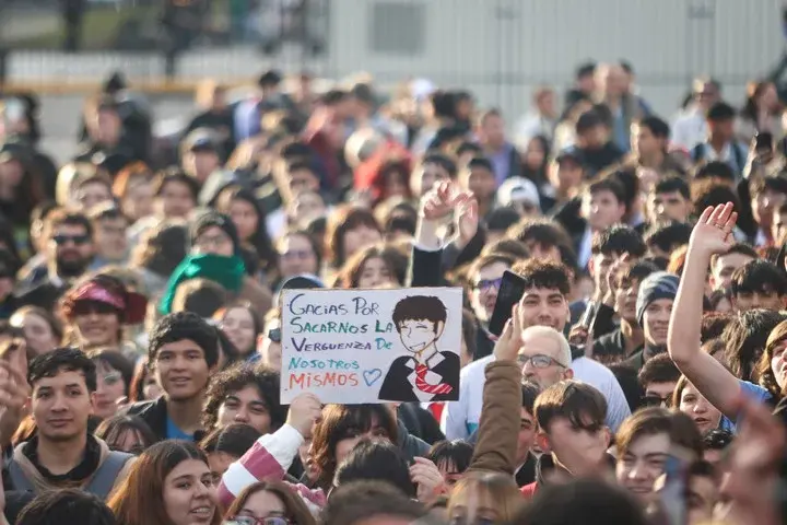 Cientos de jóvenes se reunieron en el Obelisco para despedir a Gaspi