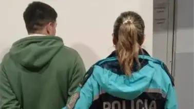 El aprehendido quedó a disposición de la UFI Nº 16, en el marco de una causa caratulada como Desobediencia.