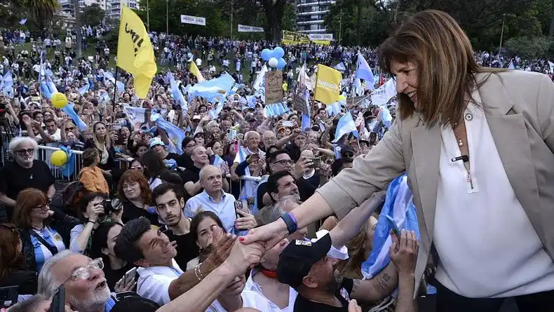 En el cierre de campaña, Bullrich reiteró que va a "terminar con el kichnerismo"