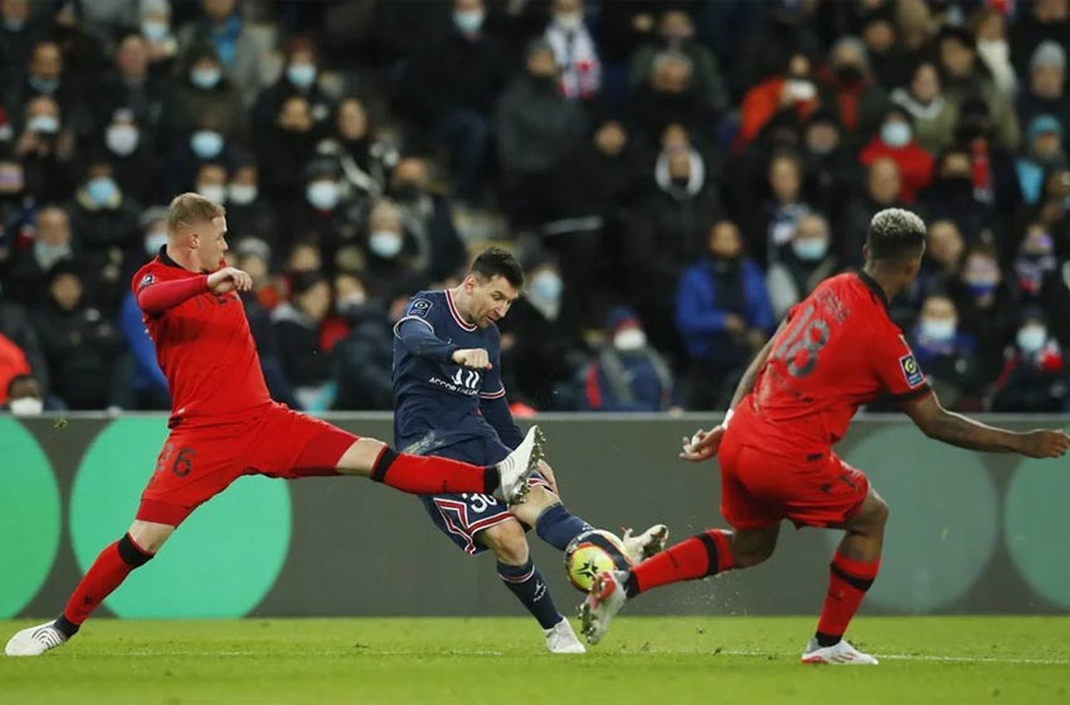 Con Messi como titular, el PSG no pudo de local e igualó ante el Niza