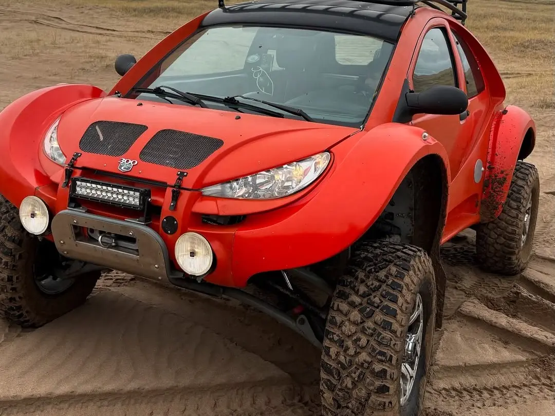El buggy que parece un Hot Wheels y que hace que el Médano Blanco "parezca una pavada"