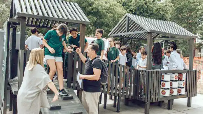 Estudiantes. Diseñan un juego que fomenta la inclusión social.