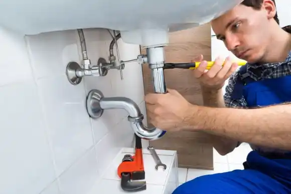 El empleo en comercio y servicios cayó un 1,1% en septiembre de 2024