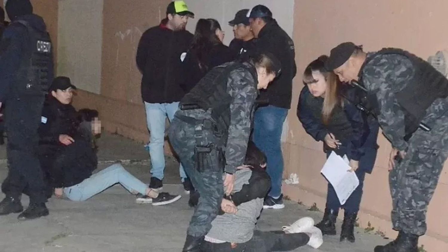 Dos nenas de 13 años acuchillaron a otra de 12 “por un chico”