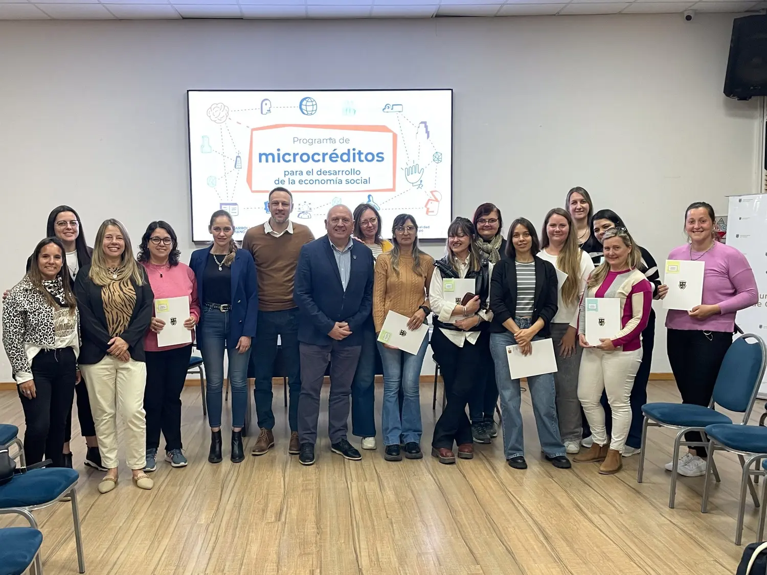 Entre Ríos continúa con las entregas de microcréditos en la provincia